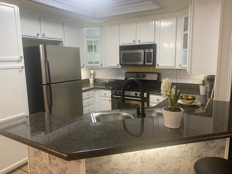 Kitchen W. Granite Countertop