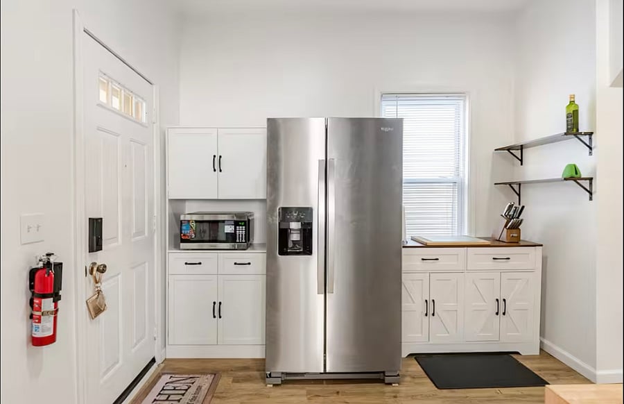 Full kitchen