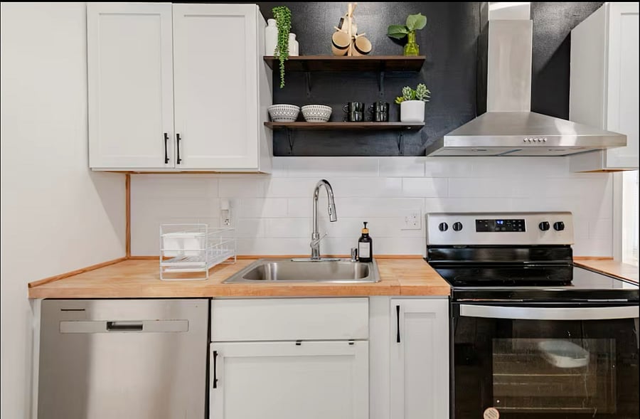 Full kitchen