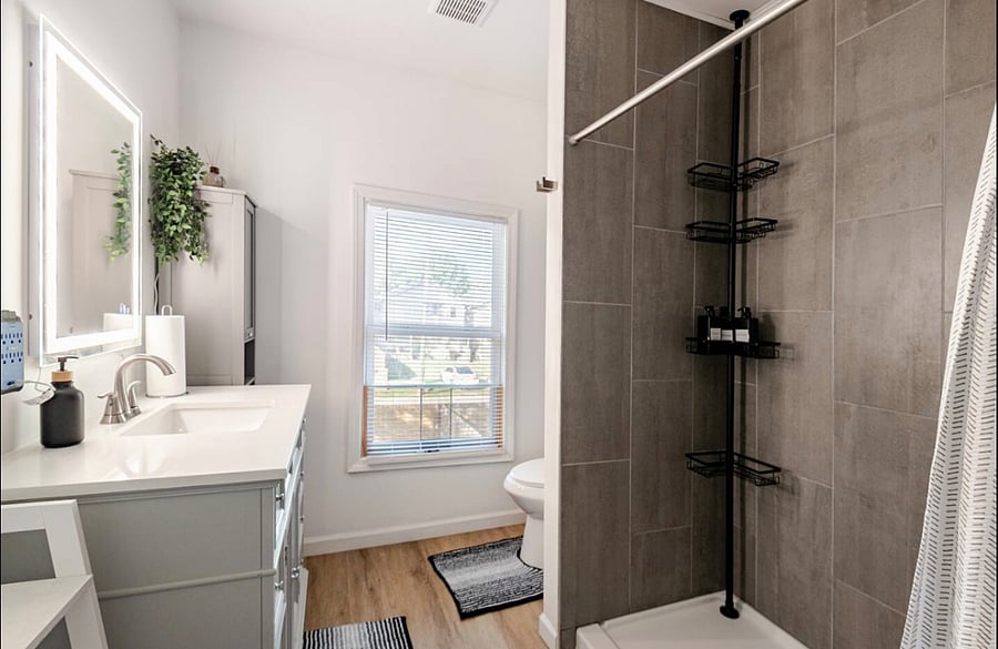 Full Bathroom
