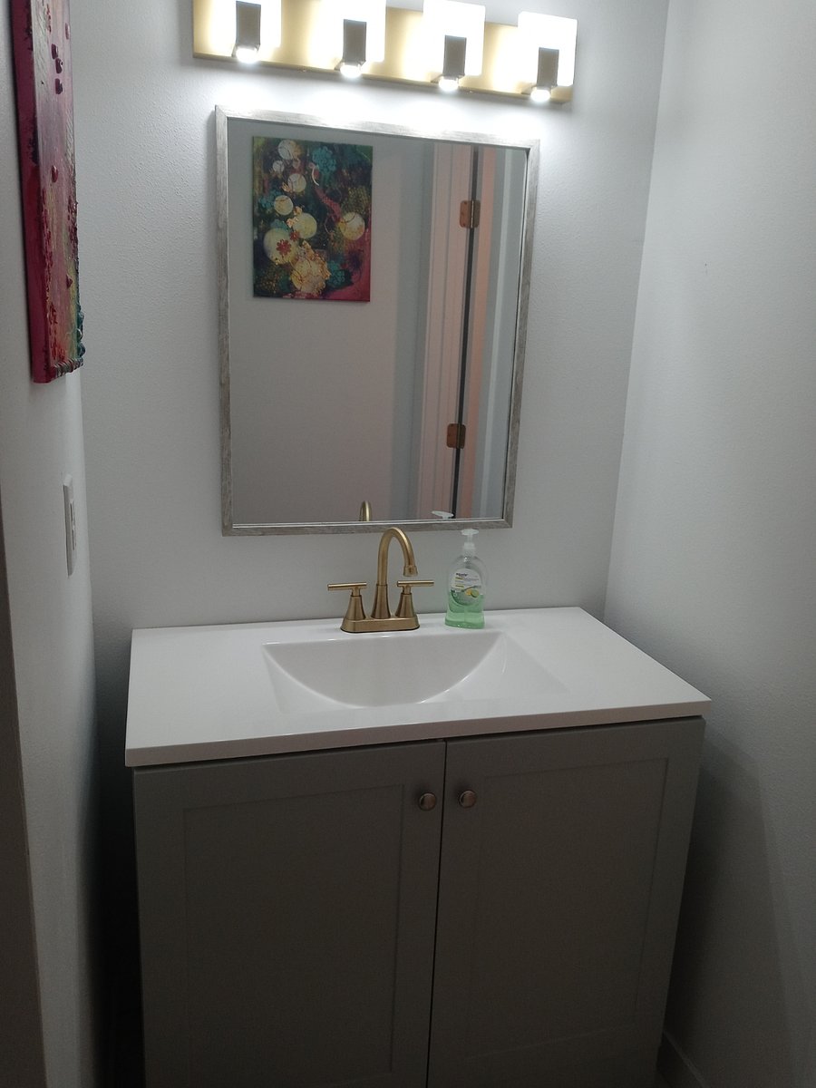 En-suite vanity