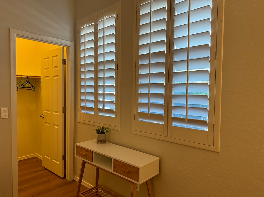 Bedroom with Walking Closet