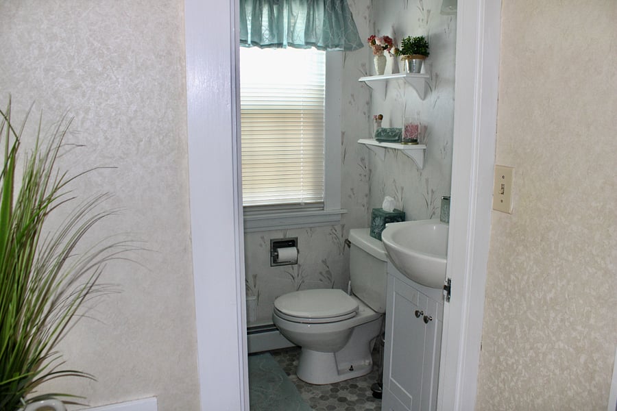 BathroomLar