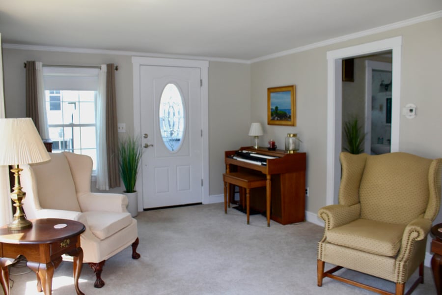 Large Sitting Room with Bay Window
