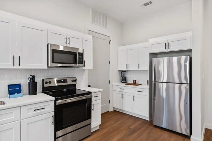 Furnished Finder property 699819_2 photo 6