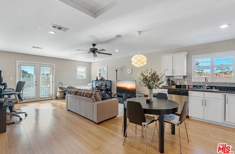 Furnished Finder property 700097_1 photo 3