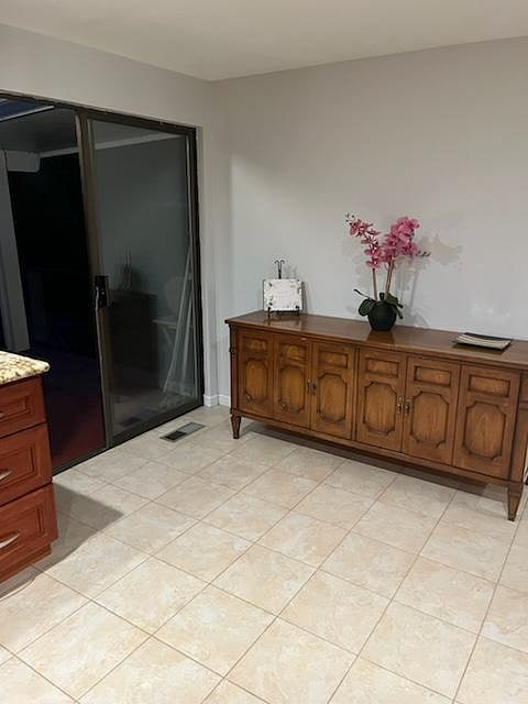 Furnished Finder property 700129_1 photo 9