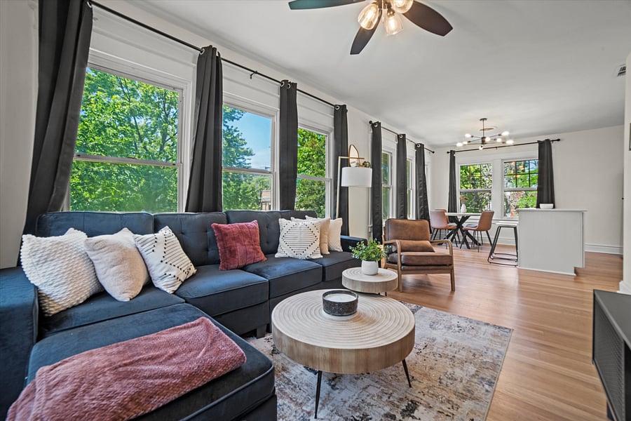 Experience the seamless flow of our open layout, where the living room and dining area merge effortlessly to create a spacious and inviting environment. The big windows flood the space with natural light, enhancing the sense of openness and offering stunning views of the surrounding landscape. Enjoy a perfect setting for both relaxation and entertaining, where every detail is designed to elevate your living experience. #PrimeLocation #KUMedicalCenter