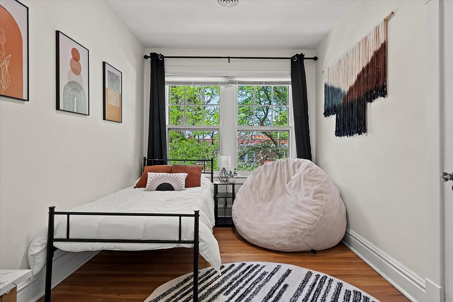Unwind in the inviting ambiance of our third bedroom, offering a cozy twin bed for a peaceful night's sleep. Whether for family or friends, this space provides comfort and convenience during your stay.