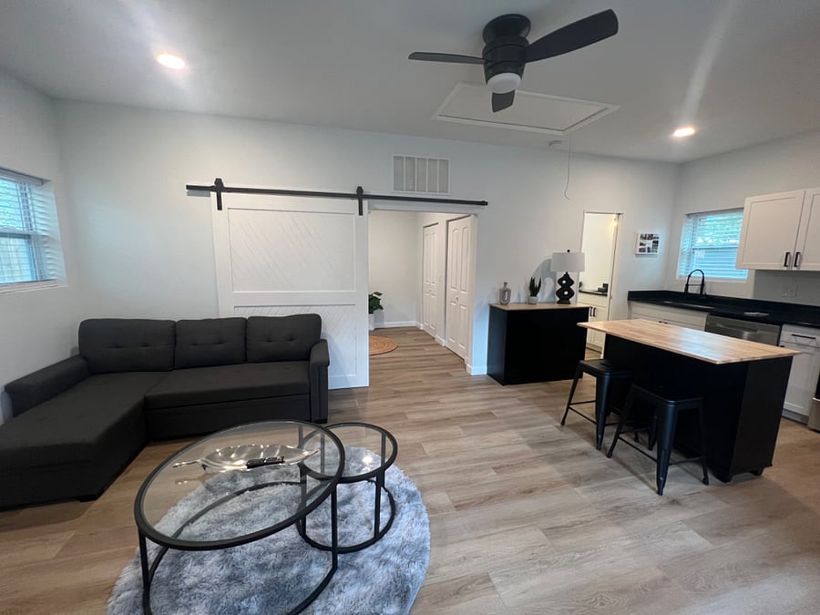 Furnished Finder property 700196_1 photo 3