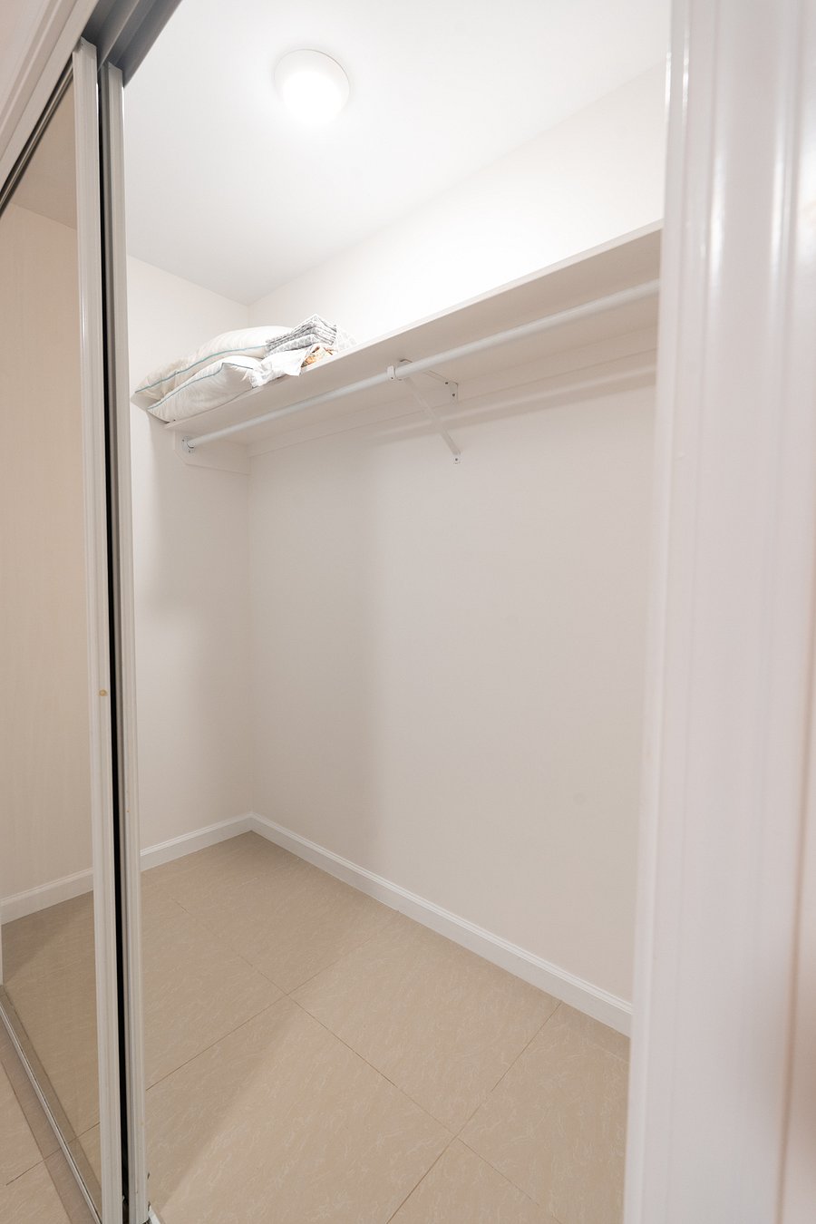 Furnished Finder property 700360_1 photo 17
