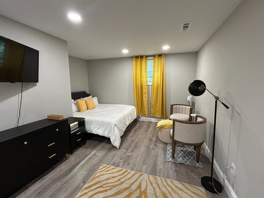 Primary bdrm - King Bed, first format option.