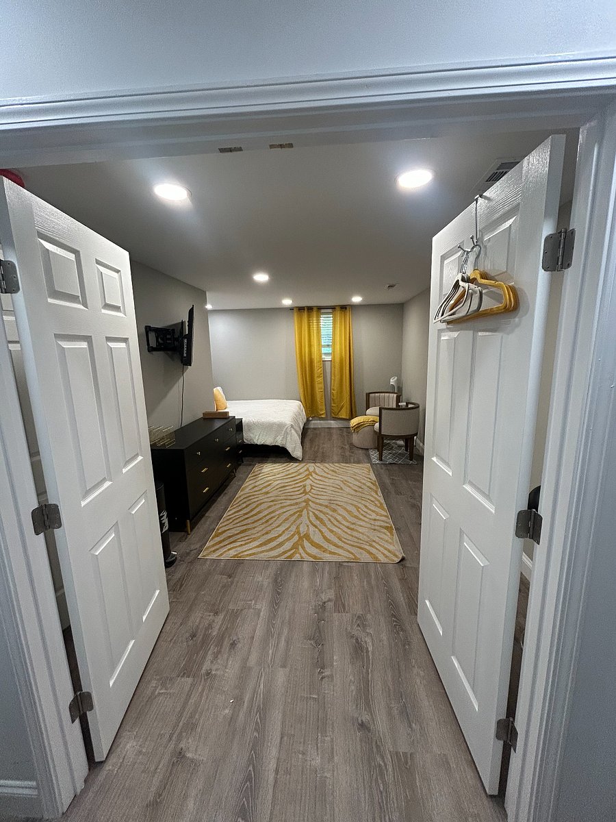 Primary bdrm - King Bed, first format option.