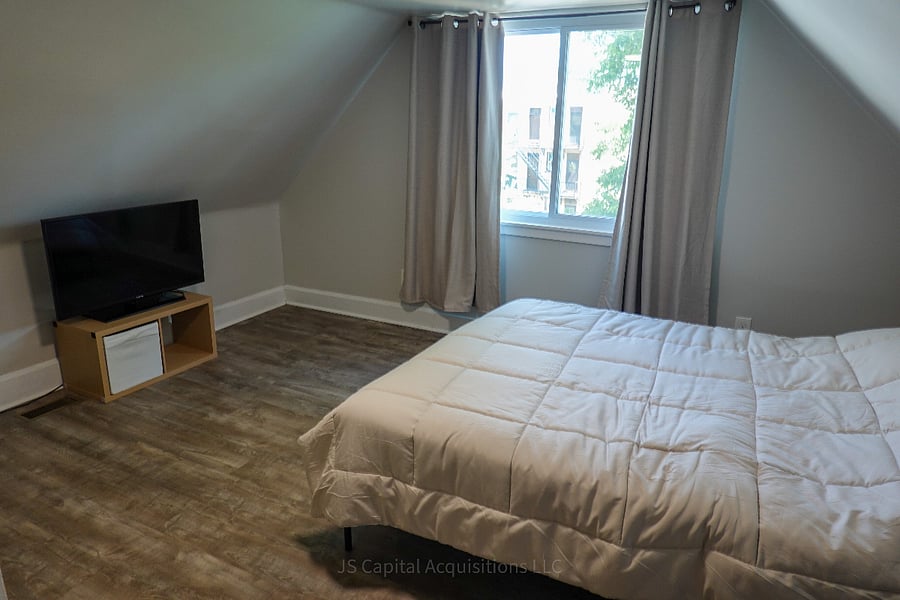 Bedroom 2 - Queen bed, dresser, nightstand, closet, TV