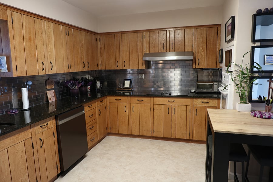 Kitchen complete with modern appliances