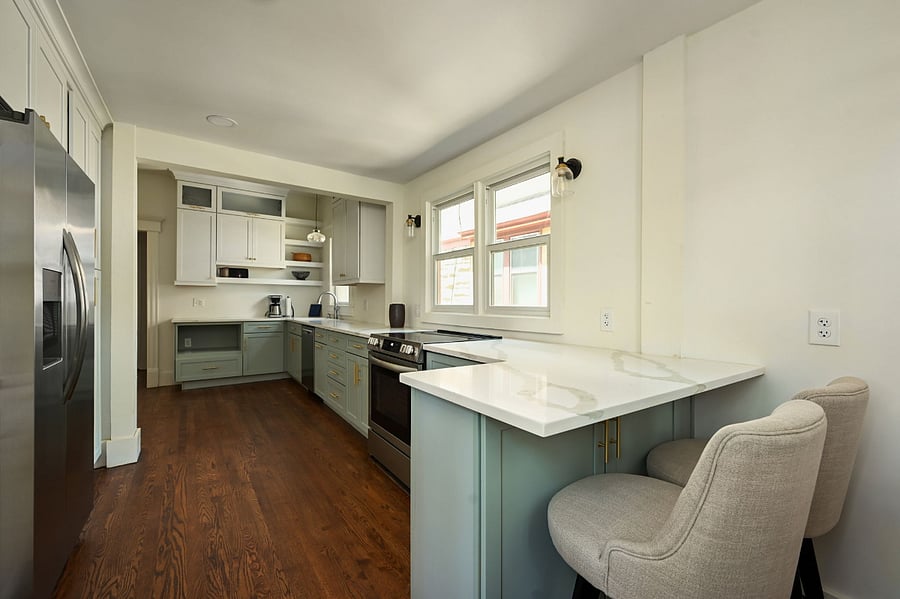 New full sized kitchen, seating for two