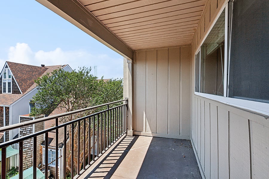 3rd floor balcony