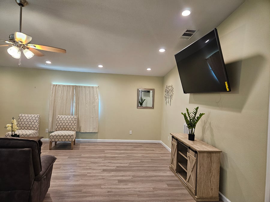 Furnished Finder property 700857_1 photo 4