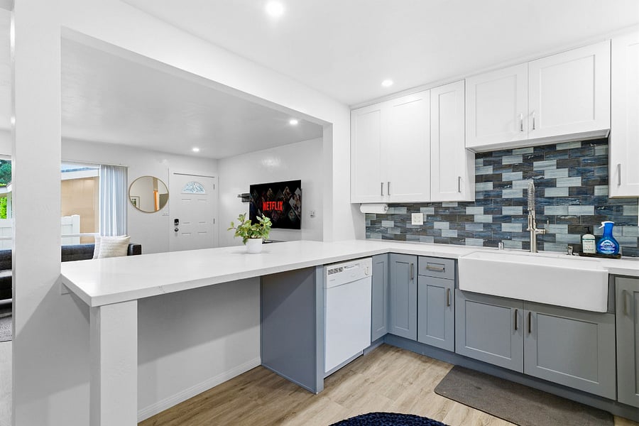 Furnished Finder property 700986_1 photo 10
