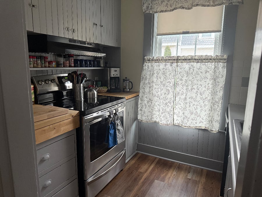 Furnished Finder property 701000_1 photo 11