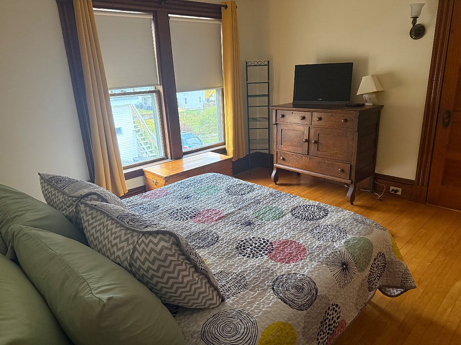 Queen size memory form adjustable bed 