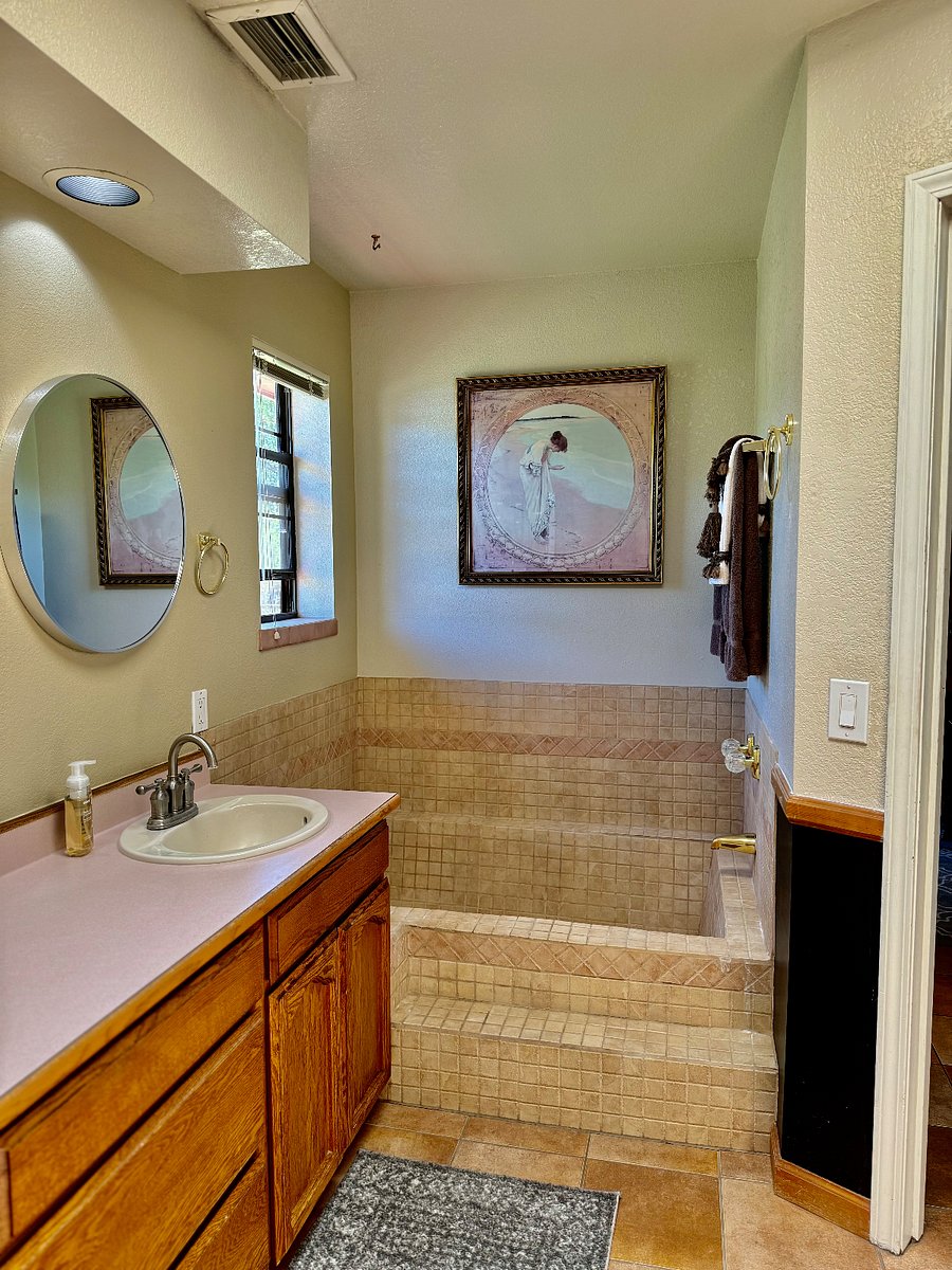 Built in soaking bath tub