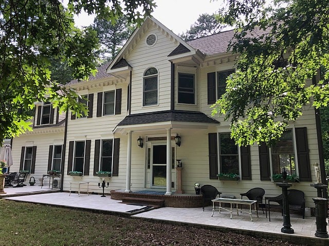 Another view of the front of the house.