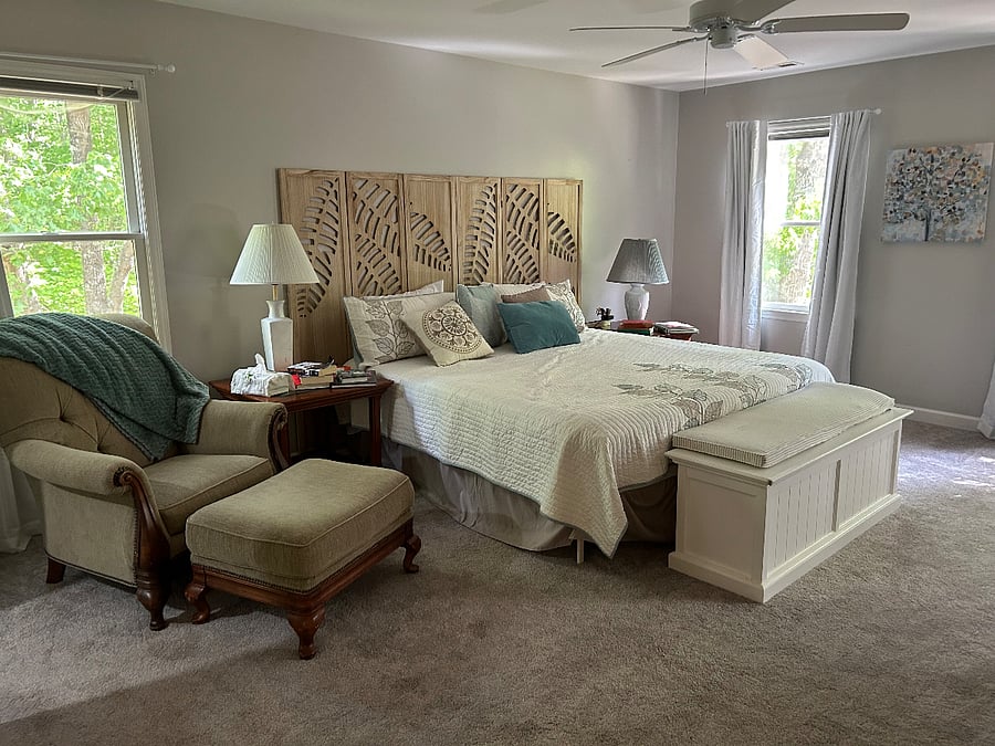Huge master bedroom with king size bed. Walk in closet, Fire TV with Alexa voice control, easy chair, large bureau, and plenty of lamps. Ensuite bathroom. Blackout curtains. Huge closet. Peaceful and relaxing.
