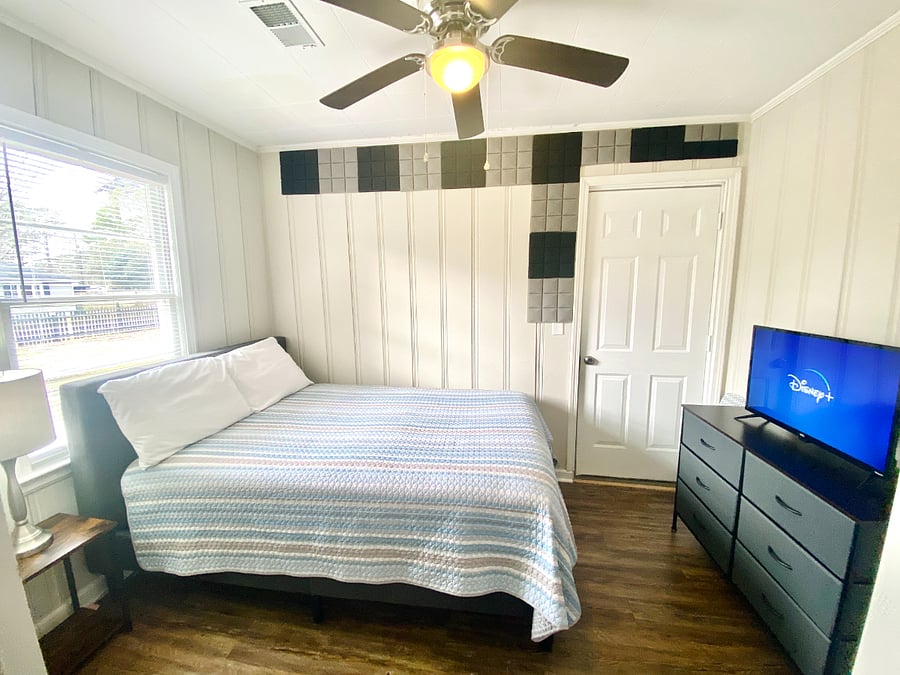 2nd Bedroom and smart Tv 