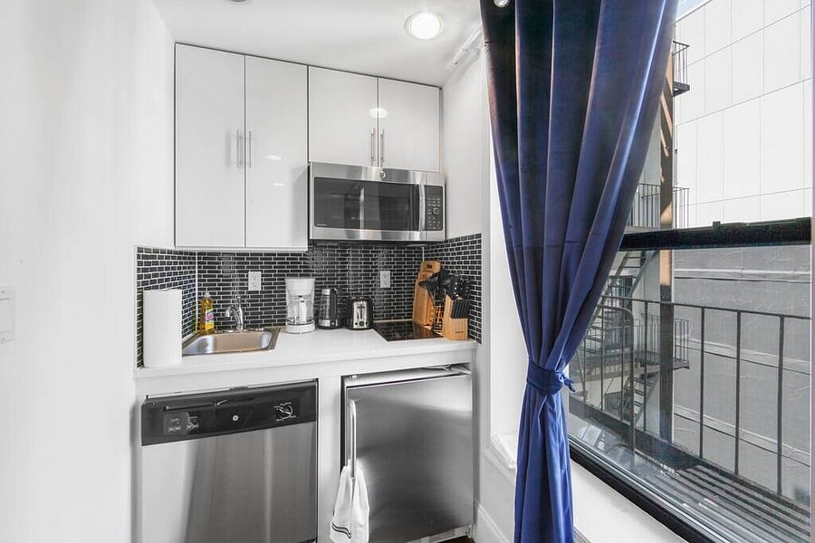 Furnished Finder property 701200_14 photo 6