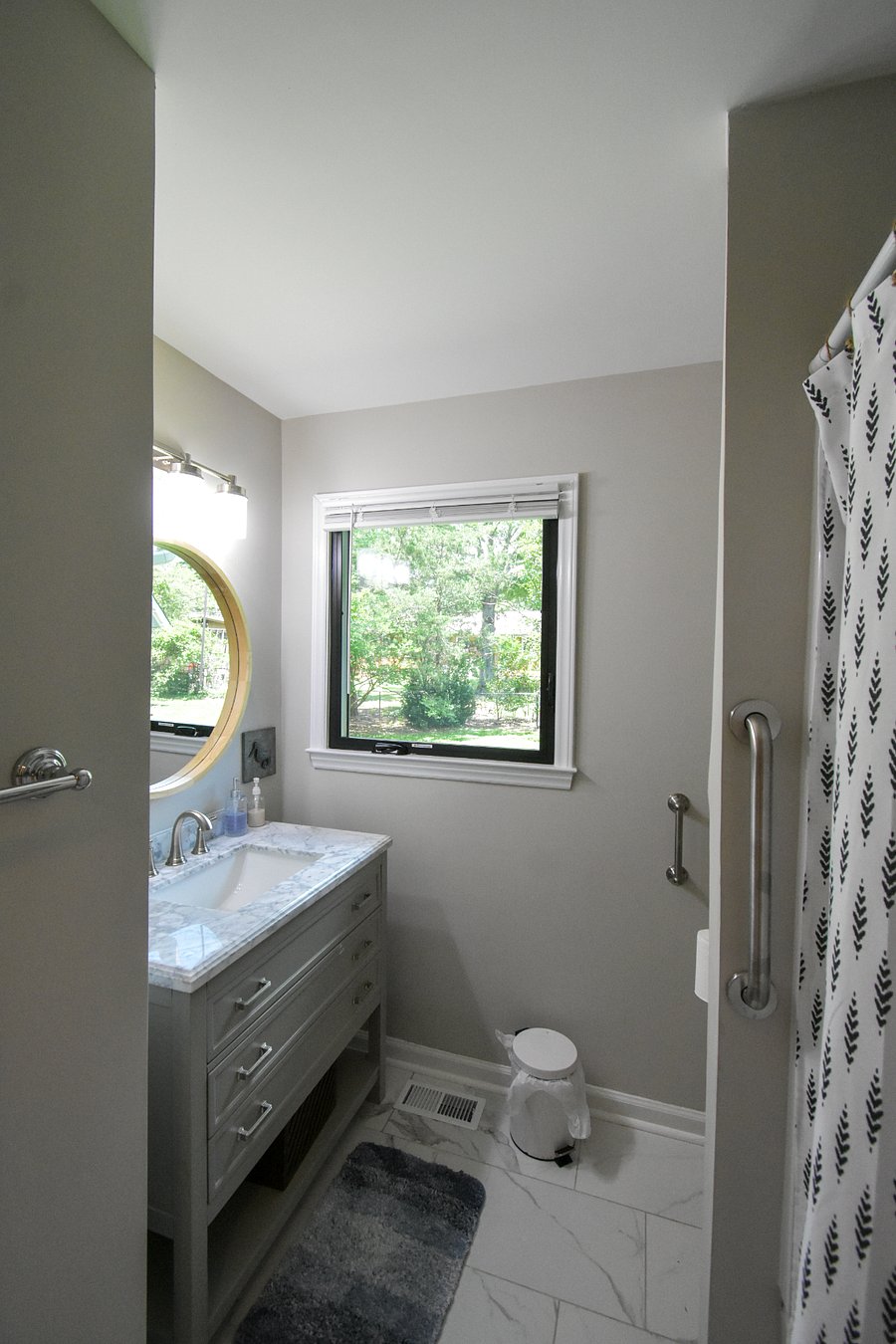 Hallway full bathroom