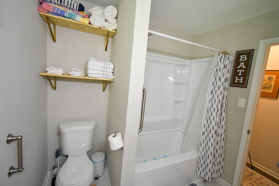 Hallway full bathroom with bathtub