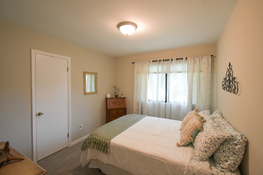 Bedroom 3 with queen bed