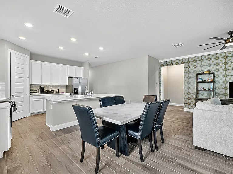 Furnished Finder property 701516_1 photo 9