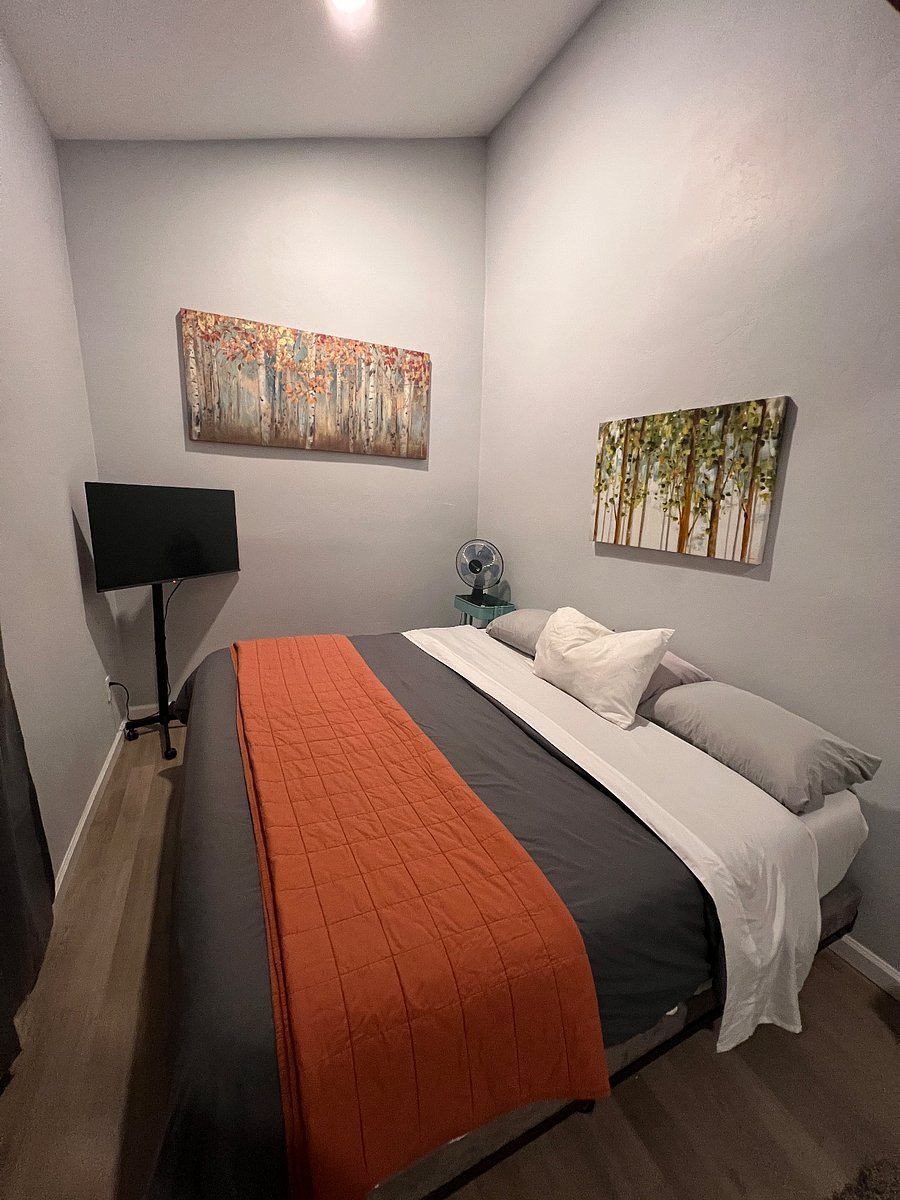 King size memory foam mattress. So comfy! 