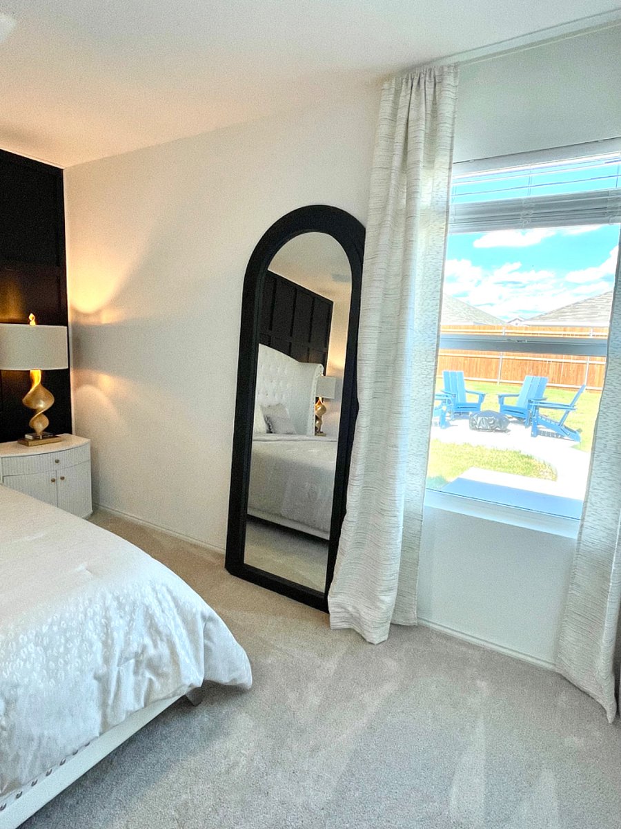 full body mirror to make sure you are ready from head to toe before walking out the master bedroom.