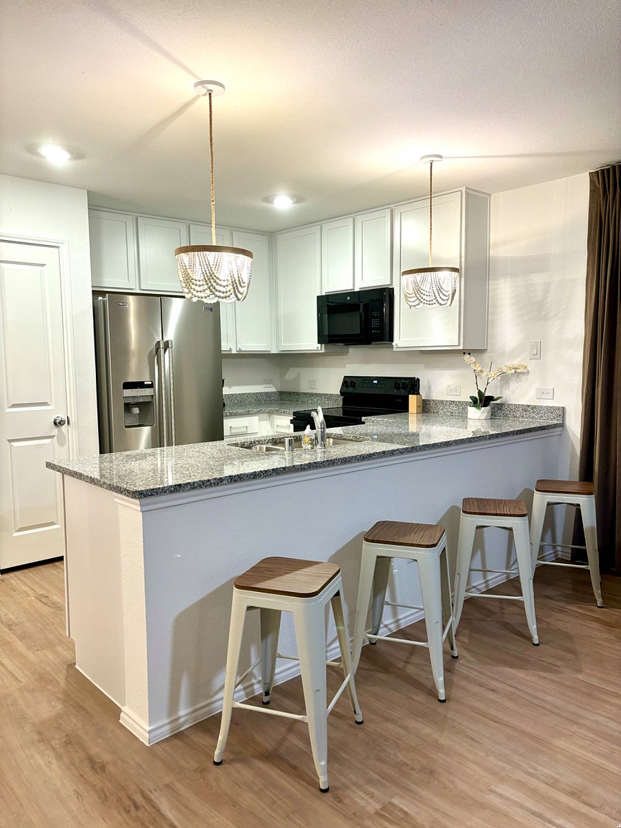 fully equipped kitchen with 4 barstools perfect for entertaining while you cook dinner.