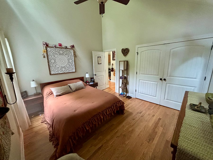 Master bedroom with high quality queen mattress. Large closet and a beautiful wood dresser. Pets are not allowed on beds unless you bring your own bedding to use.