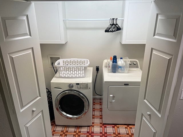 Full size washer/dryer (located downstairs)