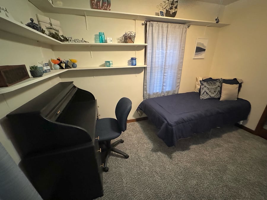 2nd BR w/ desk area
