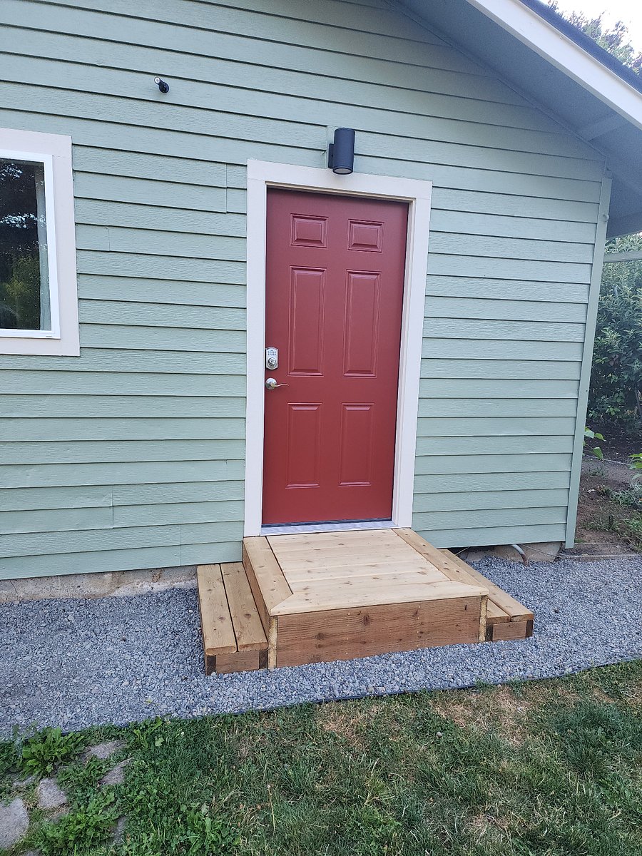 Private Entrance
