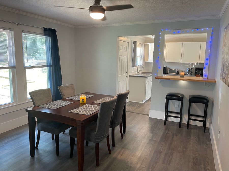 Dining room.