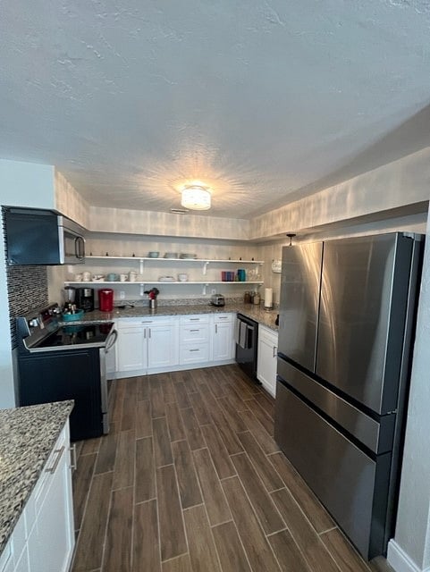 Kitchen with Dishwasher, microwave, oven, stove, sink, and fridge