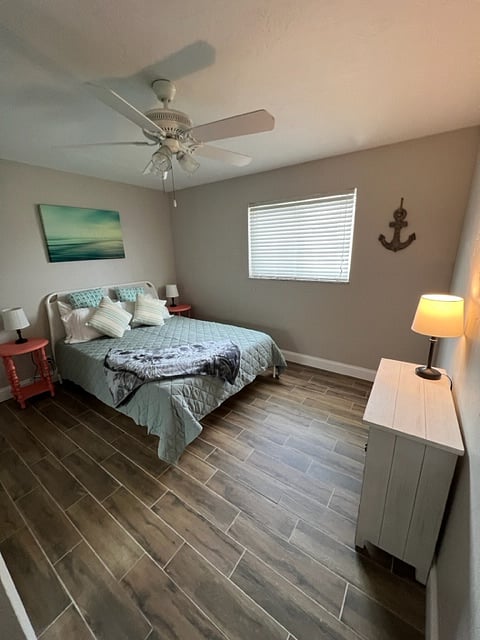 2nd Bedroom with Queen Bed