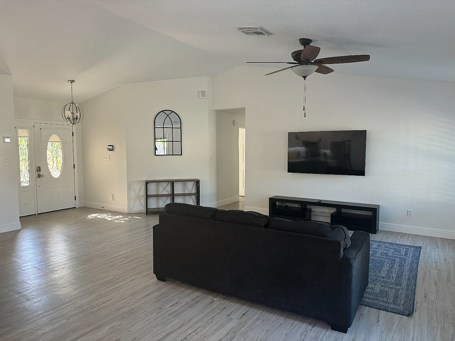 Furnished Finder property 702428_1 photo 3