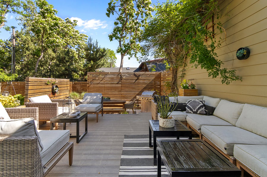 The outdoor deck and dining , BBQ area is available upon request, and to be scheduled with the landlord 