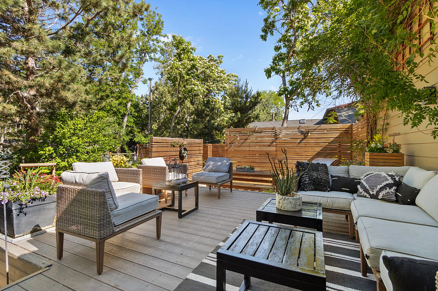 The outdoor deck, BBQ and patio area is available upon request and to be scheduled with the landlord.