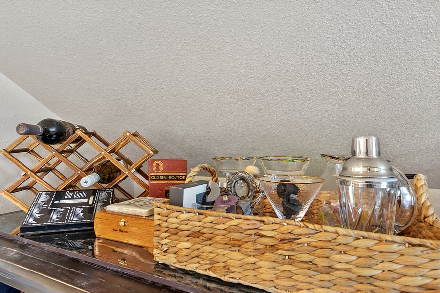 Bar space to store your cocktails and wine or whatever you wish