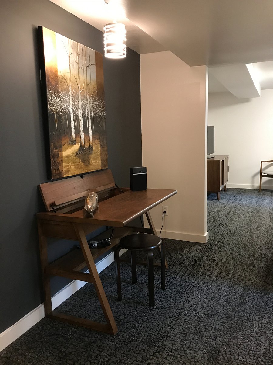 Officette across from bathroom