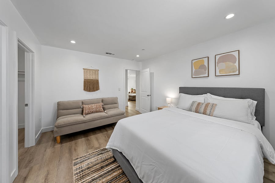 Furnished Finder property 702808_1 photo 36